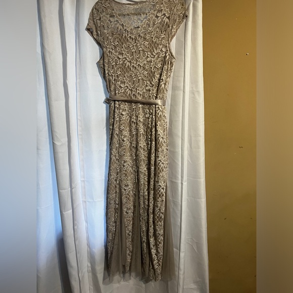 Beautiful  dress for a wedding or birthday party - Picture 3 of 10